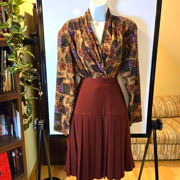 J.K.S. Designs, Woman’s Pleated Neckline Print Blouse, Size Large - Picture 3 of 8